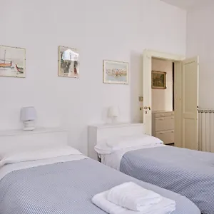 https://lustraferi-apartment.hotelinveneto.com