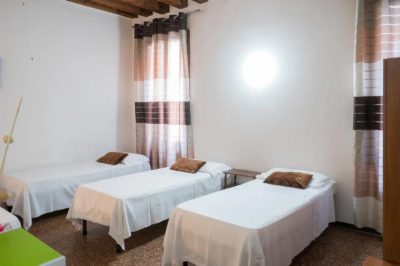 Konukevi Backpackers House Venedik