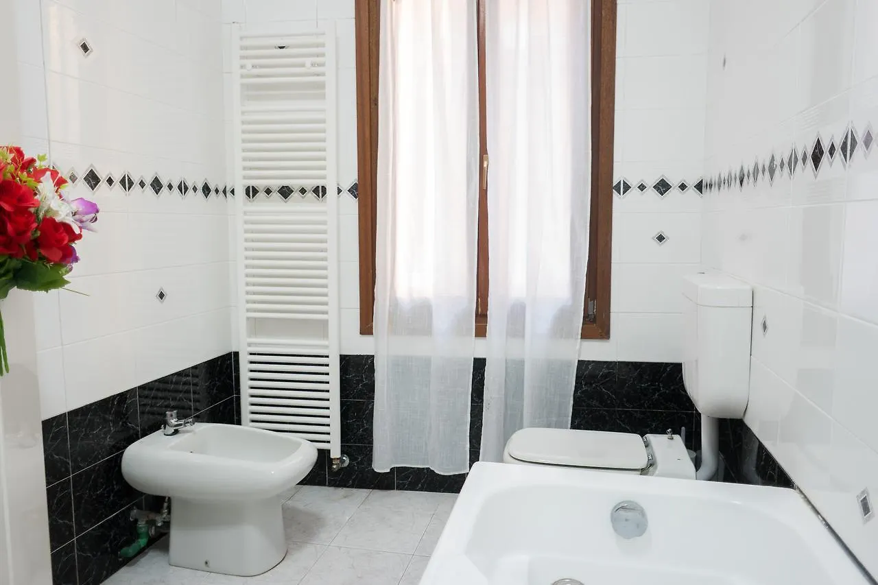 Backpackers House Venedik 2*,  İtalya